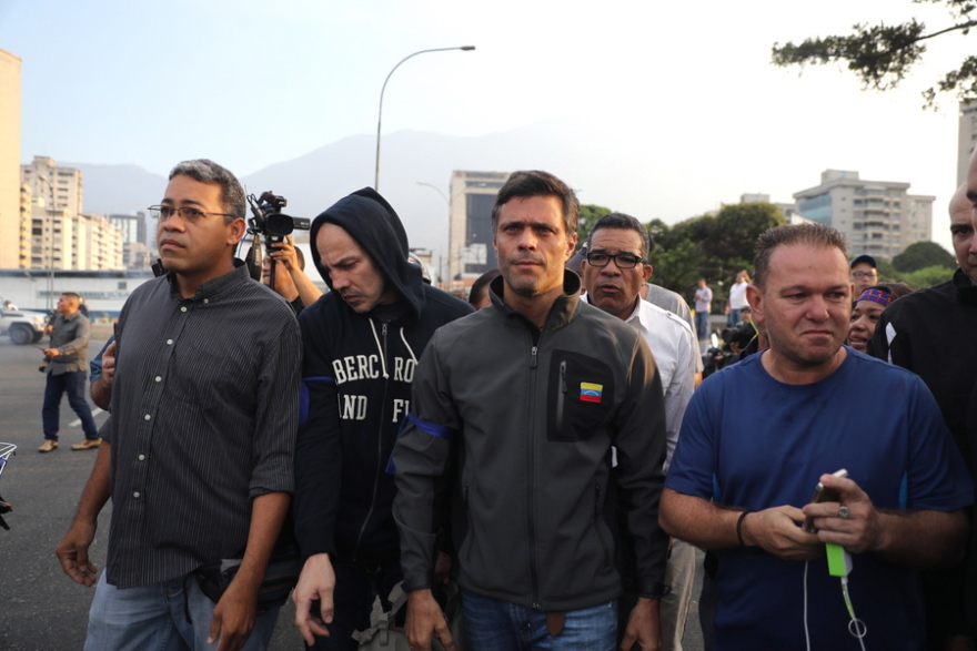 Λεοπόλδο Λόπεζ: Ο μέντορας του Γκουαϊδό είναι απόφοιτος του Χάρβαρντ 