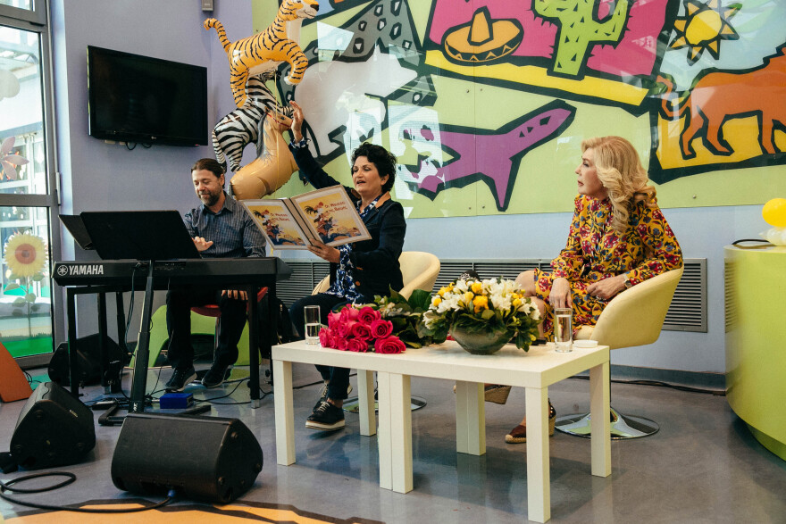 H Άλκηστις Πρωτοψάλτη διάβασε παραμύθι στα παιδιά του Συλλόγου «Ελπίδα»