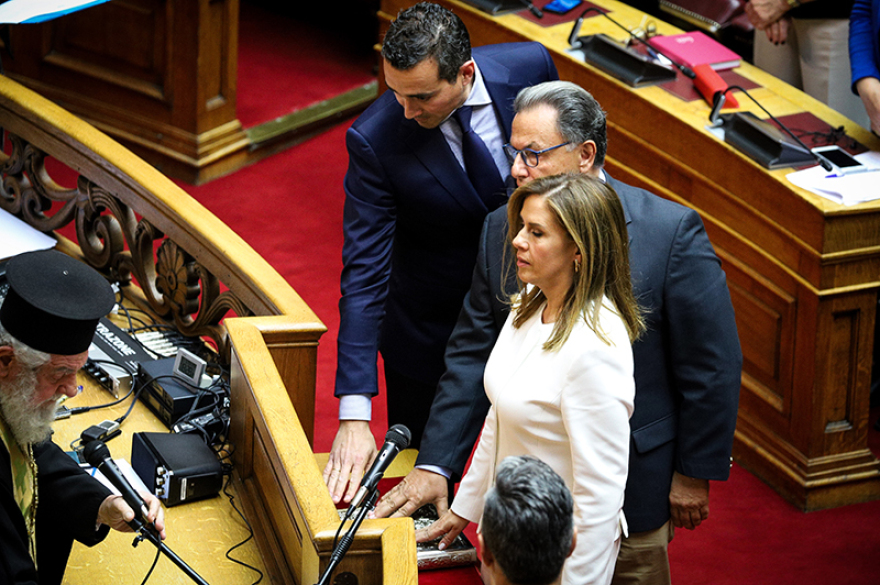 Βουλή: Ορκίστηκαν βουλευτές Ράπτη, Παναγιωτόπουλος και Νυφούδης