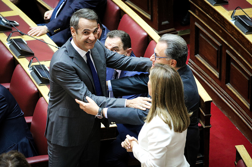 Βουλή: Ορκίστηκαν βουλευτές Ράπτη, Παναγιωτόπουλος και Νυφούδης