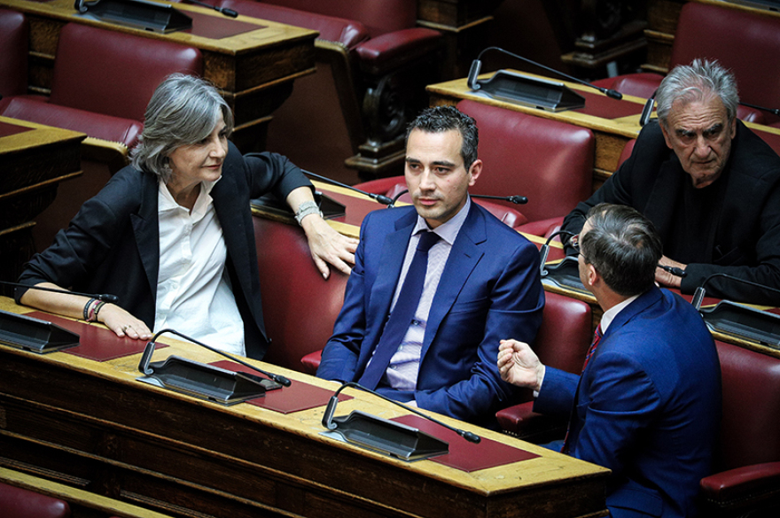 Βουλή: Ορκίστηκαν βουλευτές Ράπτη, Παναγιωτόπουλος και Νυφούδης