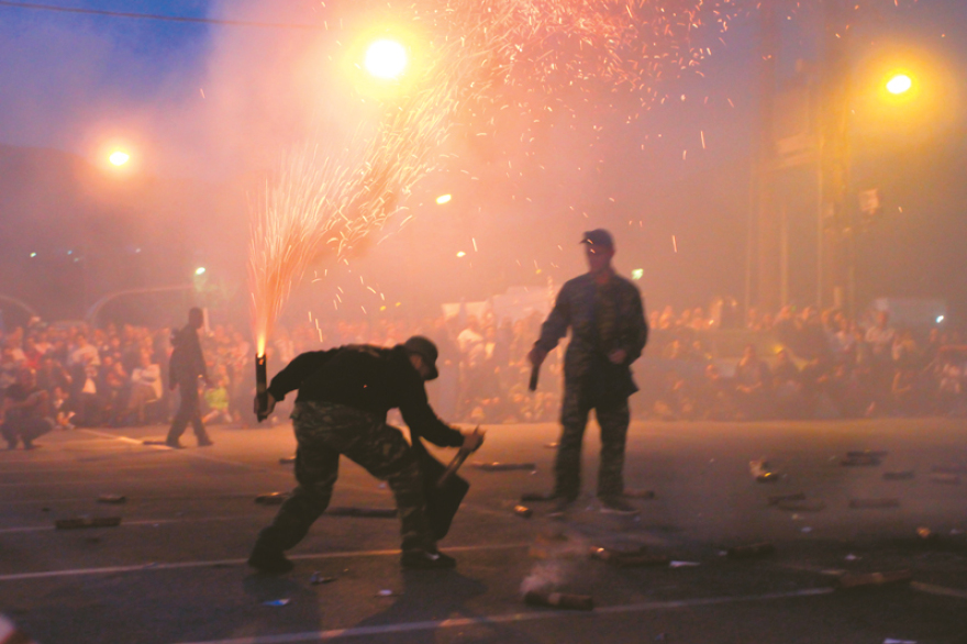 Σαϊτοπόλεμος στην Καλαμάτα: Πανικός μετά τη φονική σαΐτα στον άτυχο εικονολήπτη - Νέα βίντεο