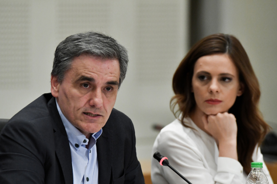 Τσίπρας: Πάρτε μισή  σύνταξη για να με ψηφίσετε 