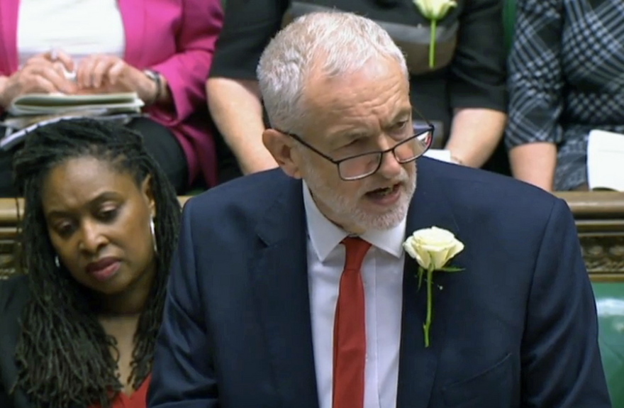 Μέι για το Brexit: Θα το «γυρίσω» σαν τη Λίβερπουλ - Κόρμπιν: Κάν'το όπως ο Κλοπ