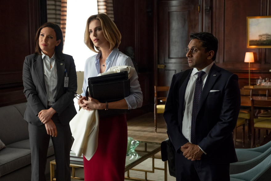 Η Σαρλίζ Θερόν λάμπει στην ταινία «Μια απίθανη σχέση»