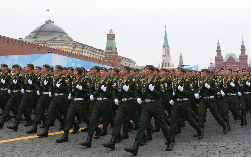 Μόσχα: Αγνώριστος ο Γκορμπατσόφ στην παρέλαση για την Ημέρα της Νίκης