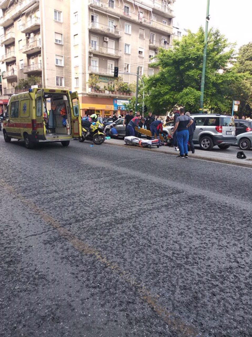 Εικόνες - σοκ από το τροχαίο στην Πατησίων: Μάχη ζωής δίνουν οι δύο γυναίκες στον Ευαγγελισμό