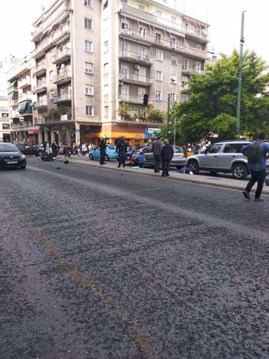 Εικόνες - σοκ από το τροχαίο στην Πατησίων: Μάχη ζωής δίνουν οι δύο γυναίκες στον Ευαγγελισμό