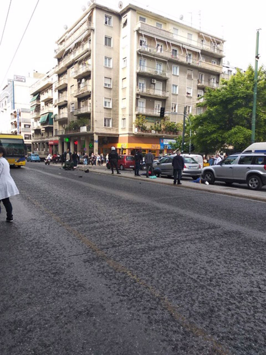 Εικόνες - σοκ από το τροχαίο στην Πατησίων: Μάχη ζωής δίνουν οι δύο γυναίκες στον Ευαγγελισμό