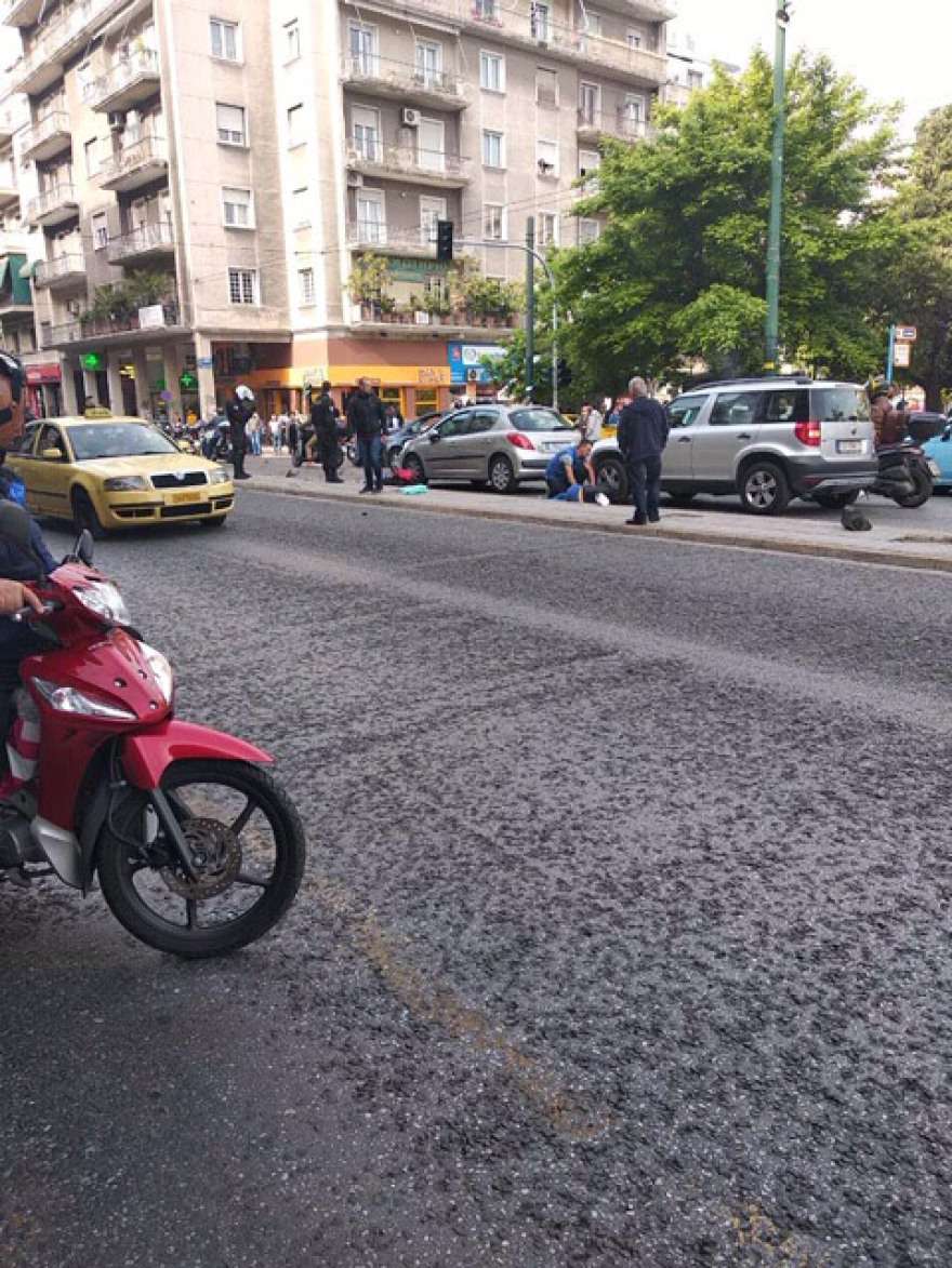 Εικόνες - σοκ από το τροχαίο στην Πατησίων: Μάχη ζωής δίνουν οι δύο γυναίκες στον Ευαγγελισμό