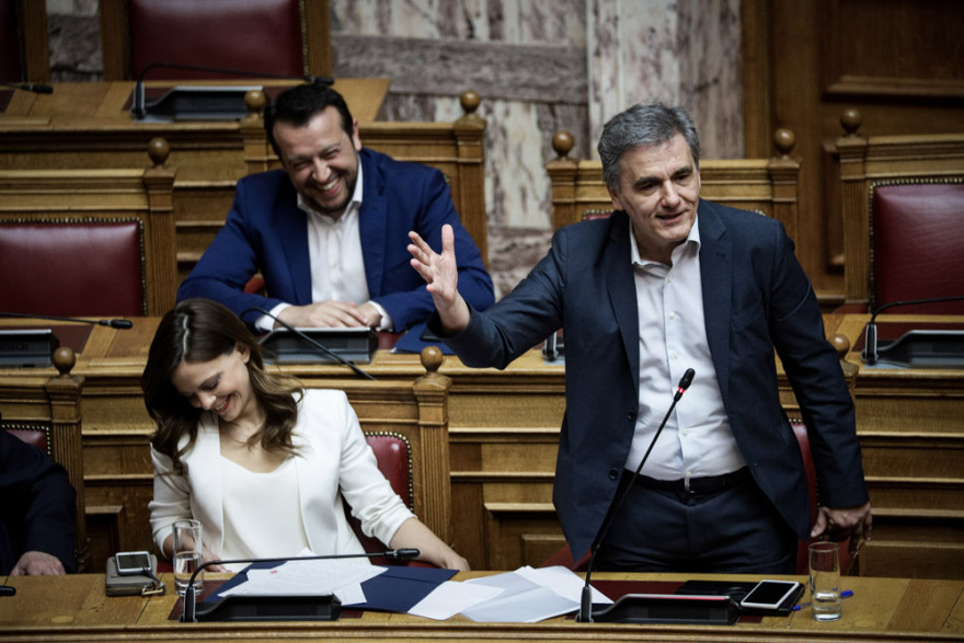 Σκληρή κόντρα Βενιζέλου-Τσακαλώτου για το πρωτογενές πλεόνασμα