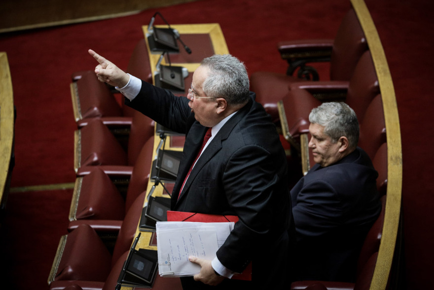 Πυρ και μανία ο Κοτζιάς φώναζε στη Βουλή ότι του άλλαξαν την ώρα ομιλίας