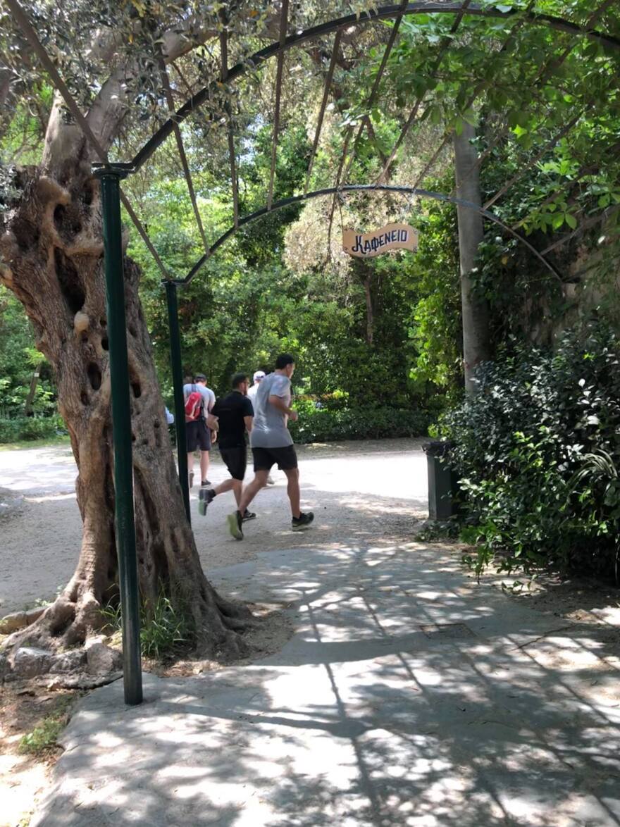 Ο Βασίλης Κικίλιας για τζόκινγκ στον Εθνικό Κήπο