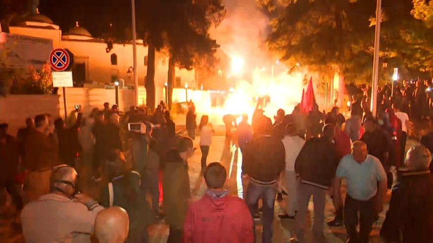 Τίρανα: Τραυματίες διαδηλωτές και αστυνομικοί στην διαδήλωση κατά του Ράμα