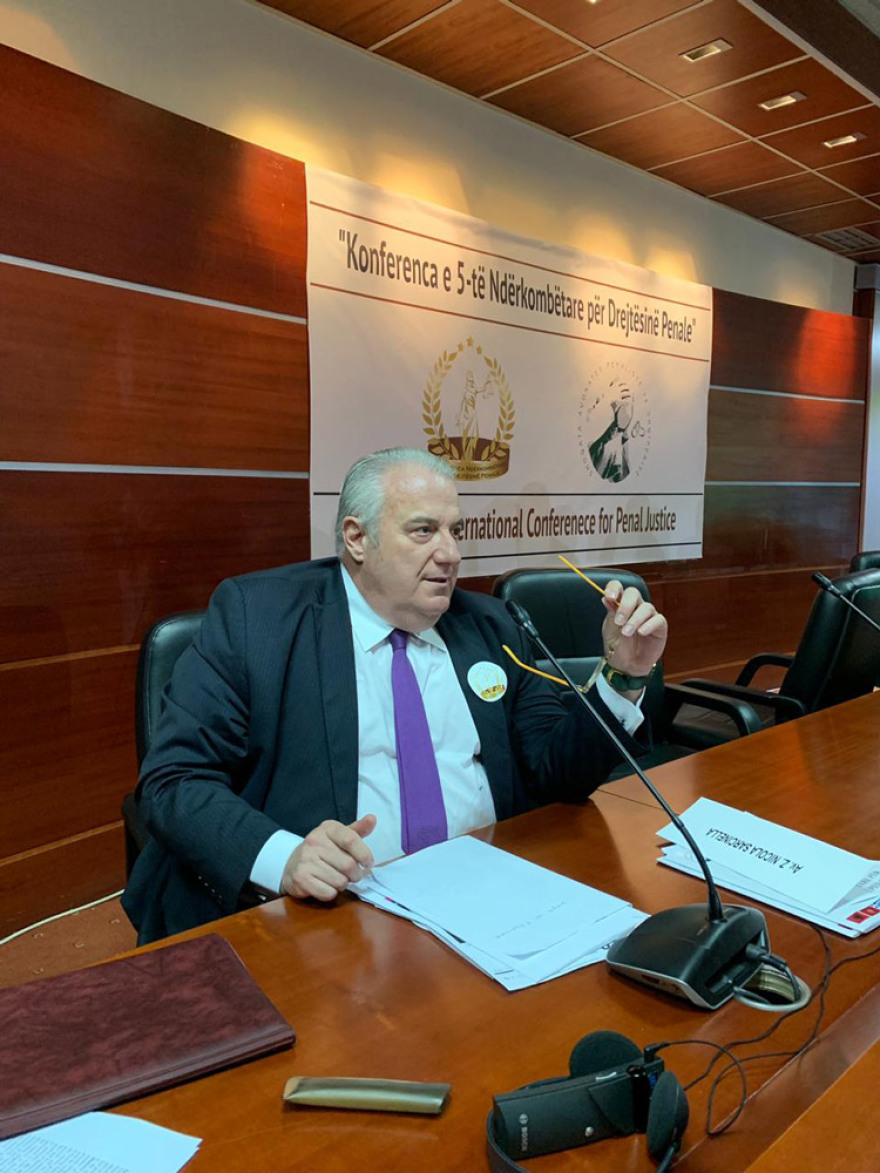 Ο Σάκης Κεχαγιόγλου τιμήθηκε από την Ένωση Ποινικολόγων Αλβανίας 