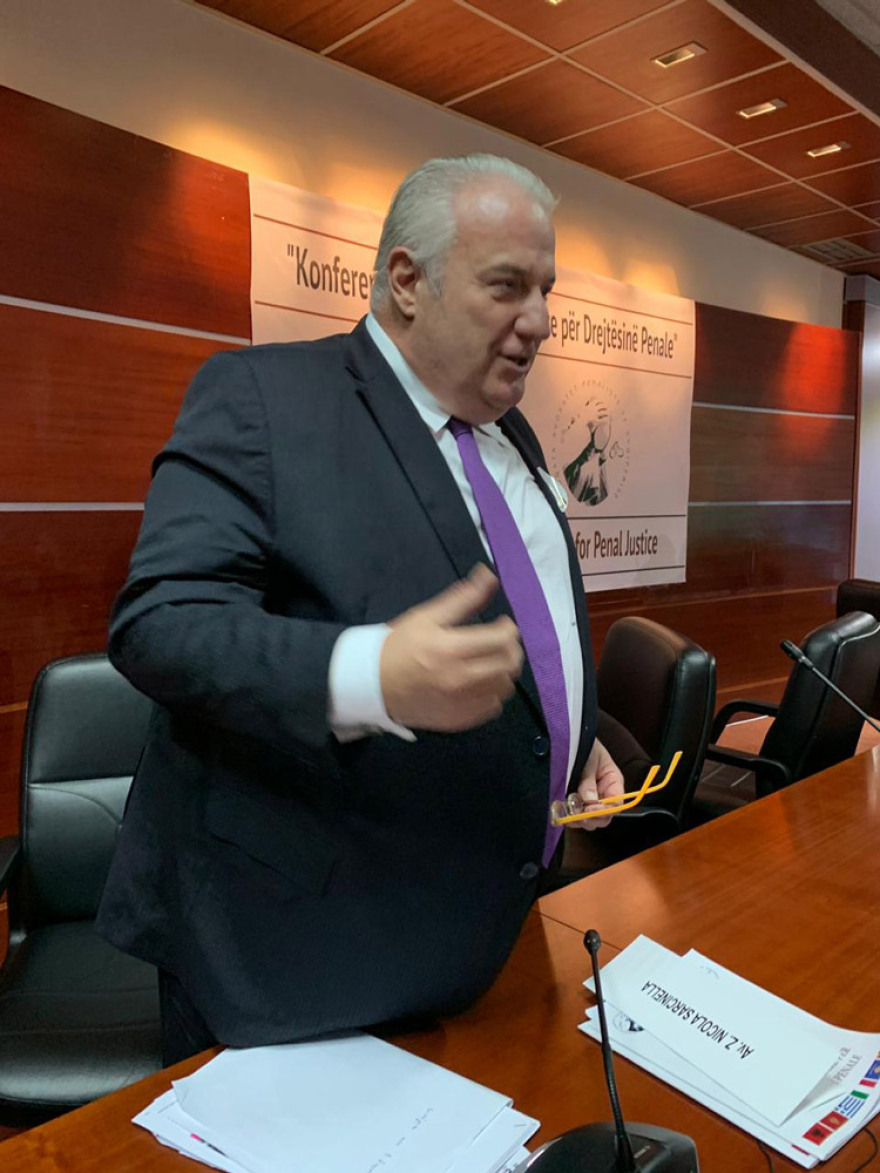 Ο Σάκης Κεχαγιόγλου τιμήθηκε από την Ένωση Ποινικολόγων Αλβανίας 