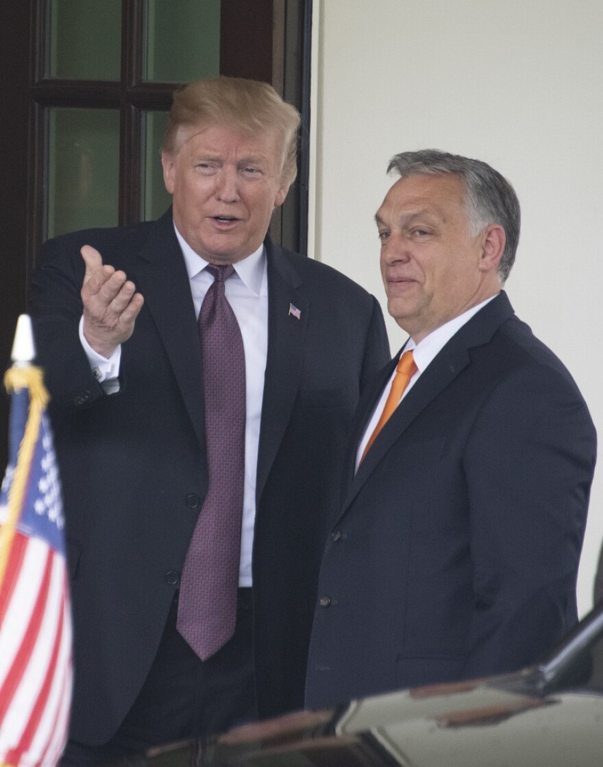 Φωτογραφίες: Ο Τραμπ υποδέχτηκε τον «σκληρό» Όρμπαν στον Λευκό Οίκο