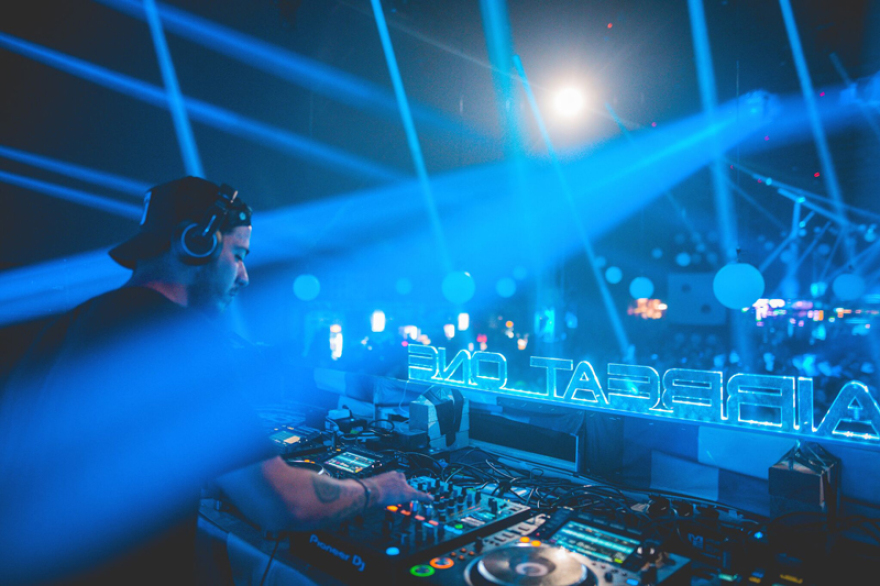 Mahmut Orhan στο Bolivar Beach Bar