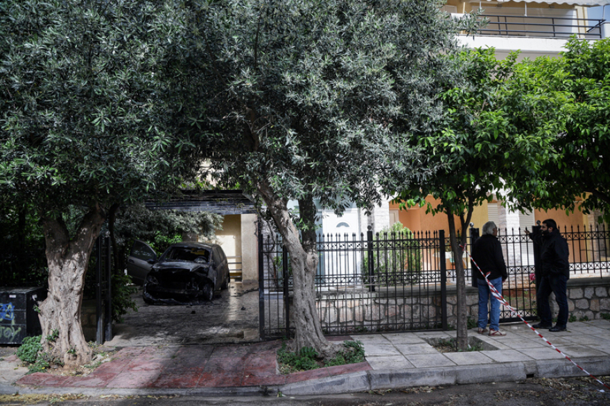 Καταδρομική επίθεση κουκουλοφόρων με μολότοφ στο Α.Τ. Καισαριανής