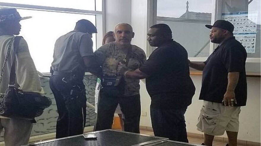 Ο Άλκης Δαυίδ... το γλεντάει μετά τη σύλληψη για κάνναβη στην Καραϊβική