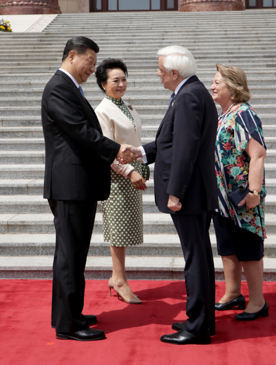 Κίνα: Θερμή υποδοχή Παυλόπουλου από τον Σι Τζινπίνγκ