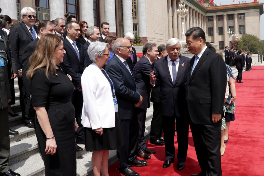 Κίνα: Θερμή υποδοχή Παυλόπουλου από τον Σι Τζινπίνγκ