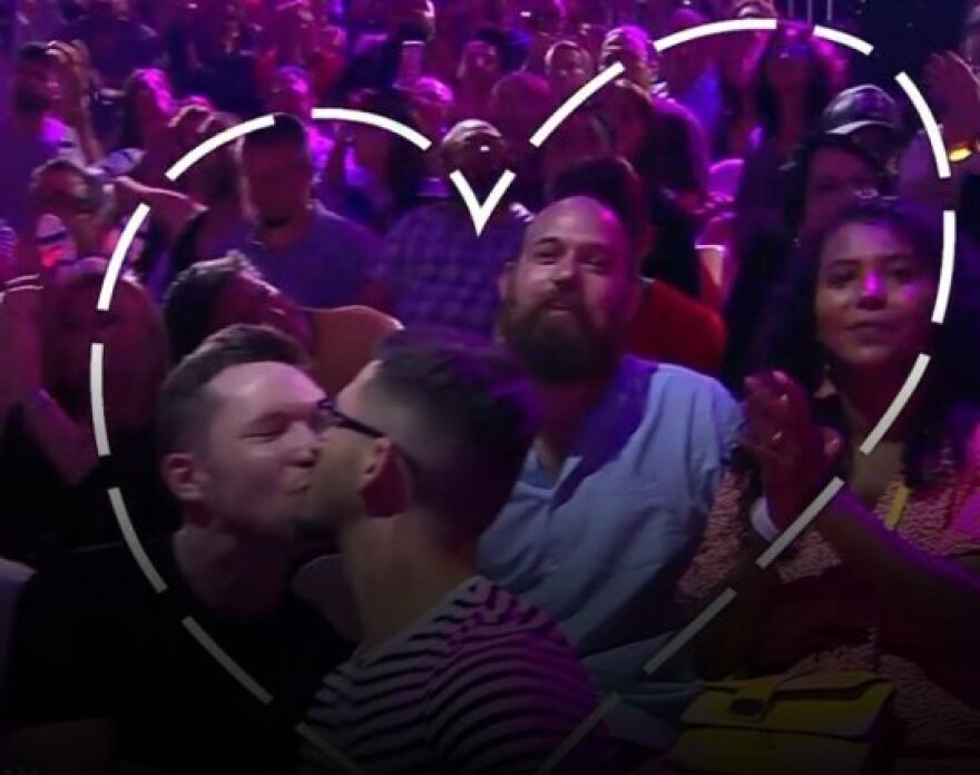 Eurovision 2019: Η επιστροφή της Ντάνα Ιντερνάσιοναλ και τα καυτά γκέι φιλιά