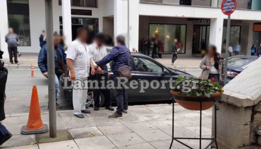 Φρίκη στη Λαμία: Ο «πατέρας» έδενε με αλυσίδα την ανάπηρη κόρη του και την εξέδιδε