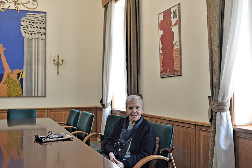 Ελένη Γλύκατζη-Αρβελέρ: Από την ΕΠΟΝ στο παλάτι και ο έρωτας του Μάνου Χατζιδάκι