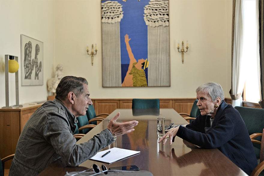 Ελένη Γλύκατζη-Αρβελέρ: Από την ΕΠΟΝ στο παλάτι και ο έρωτας του Μάνου Χατζιδάκι