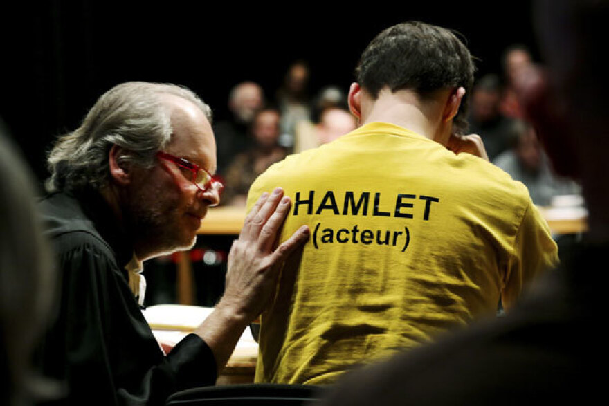 Ο Άμλετ δικάστηκε... θεατρικά στη Μαδρίτη και μάλιστα με Έλληνα συνήγορο!