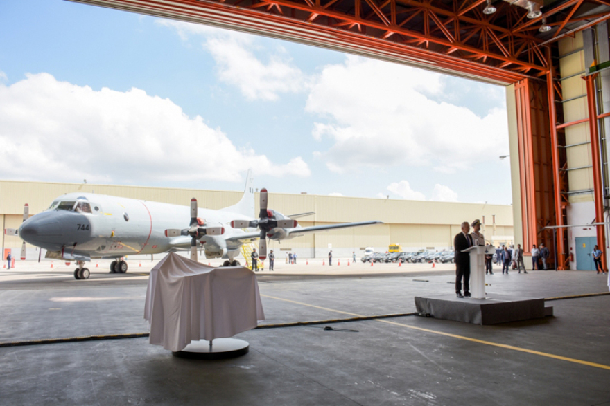 Nέα εξοπλιστικά προγράμματα ανακοίνωσε ο Αποστολάκης στην παράδοση του εκσυγχρονισμένου P-3