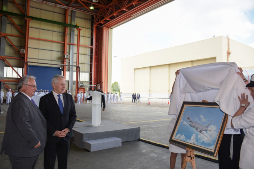 Nέα εξοπλιστικά προγράμματα ανακοίνωσε ο Αποστολάκης στην παράδοση του εκσυγχρονισμένου P-3