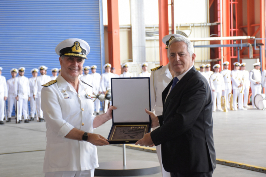 Nέα εξοπλιστικά προγράμματα ανακοίνωσε ο Αποστολάκης στην παράδοση του εκσυγχρονισμένου P-3