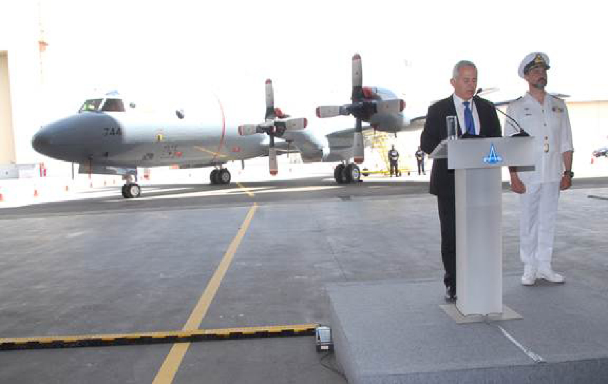 Nέα εξοπλιστικά προγράμματα ανακοίνωσε ο Αποστολάκης στην παράδοση του εκσυγχρονισμένου P-3