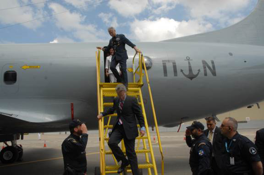 Nέα εξοπλιστικά προγράμματα ανακοίνωσε ο Αποστολάκης στην παράδοση του εκσυγχρονισμένου P-3