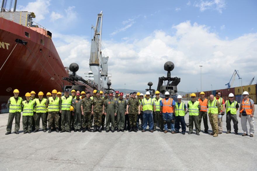 Έφτασαν στην Ελλάδα τα αμερικανικά ελικόπτερα «Kiowa Warrior» και ένα Chinook CH-47D 