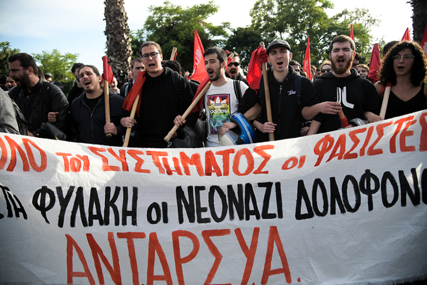 Επεισόδια με μολότοφ και δακρυγόνα στον Κολωνό