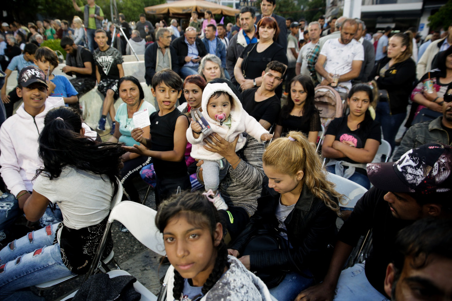 Χαμός στο Twitter για τους Ρομά στην ομιλία Τσίπρα στη Λαμία: Έχουμε Ρομαλέο ψηφοφορικό κίνημα