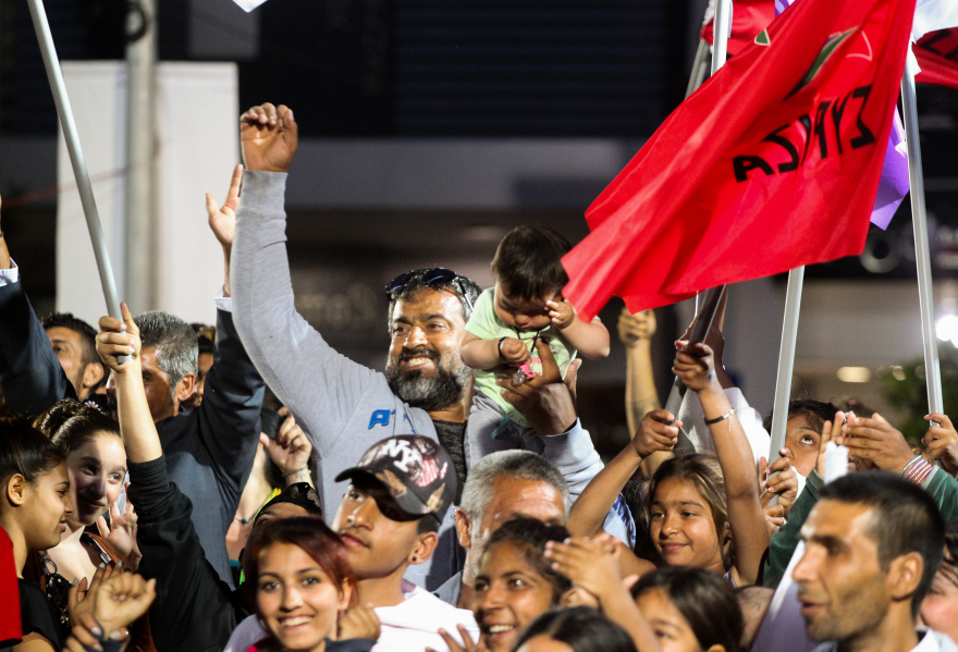 Χαμός στο Twitter για τους Ρομά στην ομιλία Τσίπρα στη Λαμία: Έχουμε Ρομαλέο ψηφοφορικό κίνημα