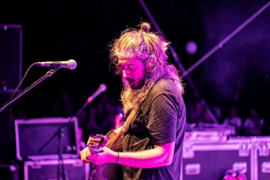 Ο Γιάννης Χαρούλης σε μια μοναδική συναυλία στη Θεσσαλονίκη