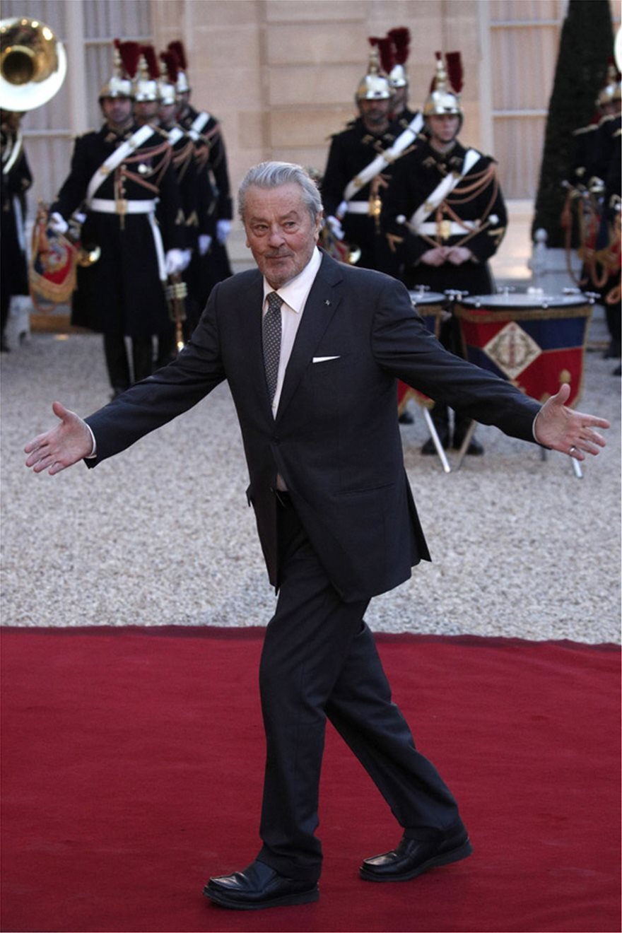 Αλέν Ντελόν: Η ταραχώδης ζωή του, οι κορυφαίες ταινίες του και ο Τιμητικός Φοίνικας