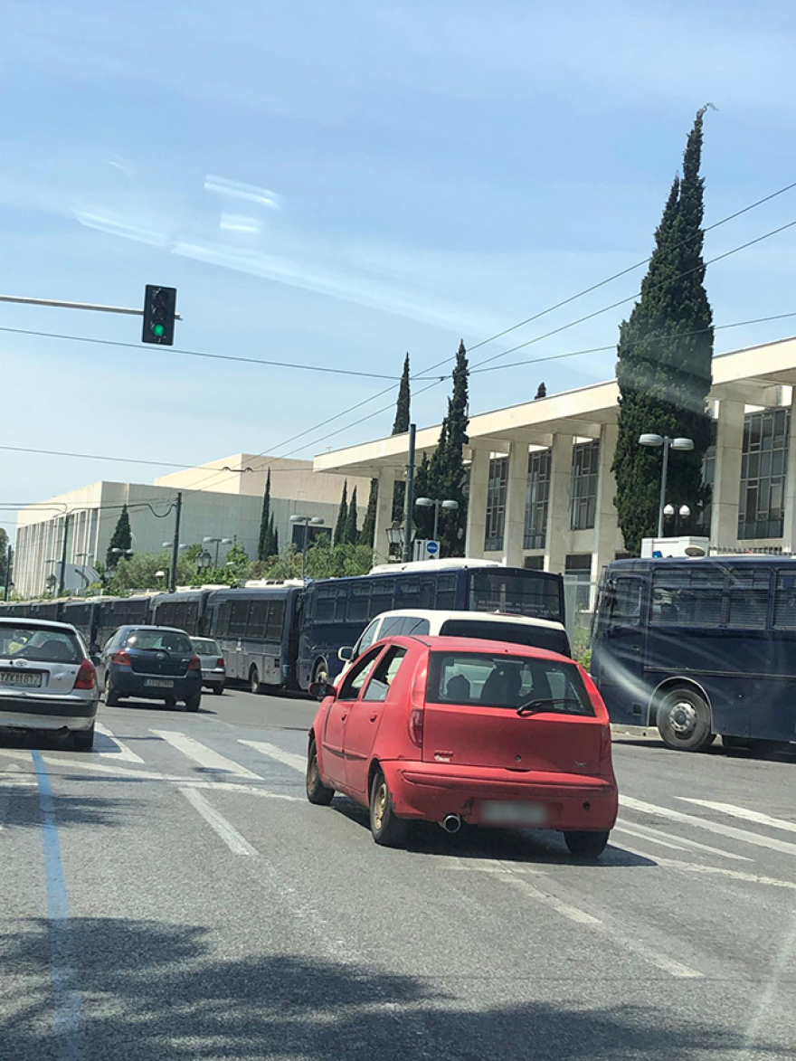 Πορείες και συγκεντρώσεις αυτήν την ώρα στο κέντρο της Αθήνας