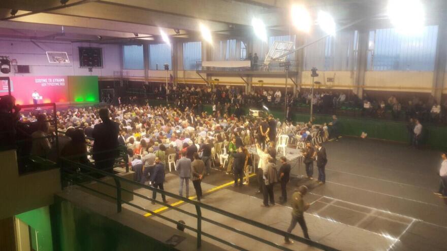 Φωτογραφία: Τελικά το γήπεδο στην Κοζάνη για τον Τσίπρα... δεν ήταν κατάμεστο