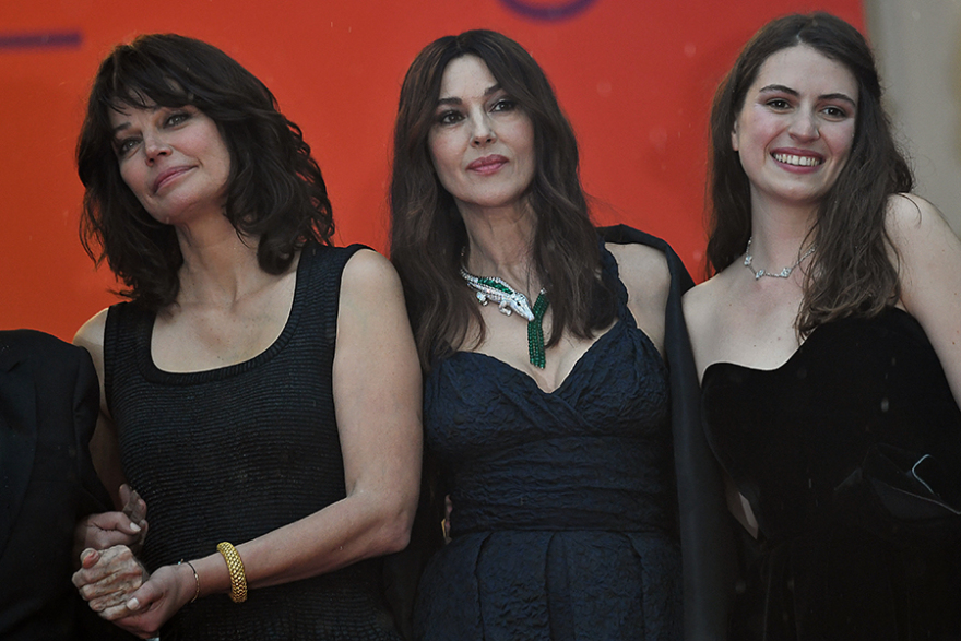 Φωτογραφίες: Η θεά Monica Bellucci ομόρφυνε το Φεστιβάλ Καννών