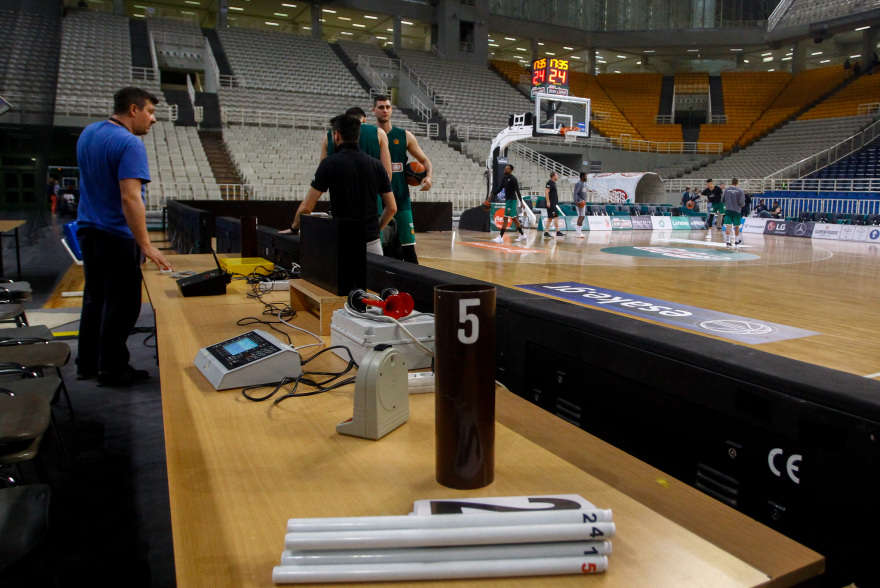 Φωτογραφίες: Ο Παναθηναϊκός πήγε στο γήπεδο και περίμενε τον Ολυμπιακό, που δεν κατέβηκε ποτέ...