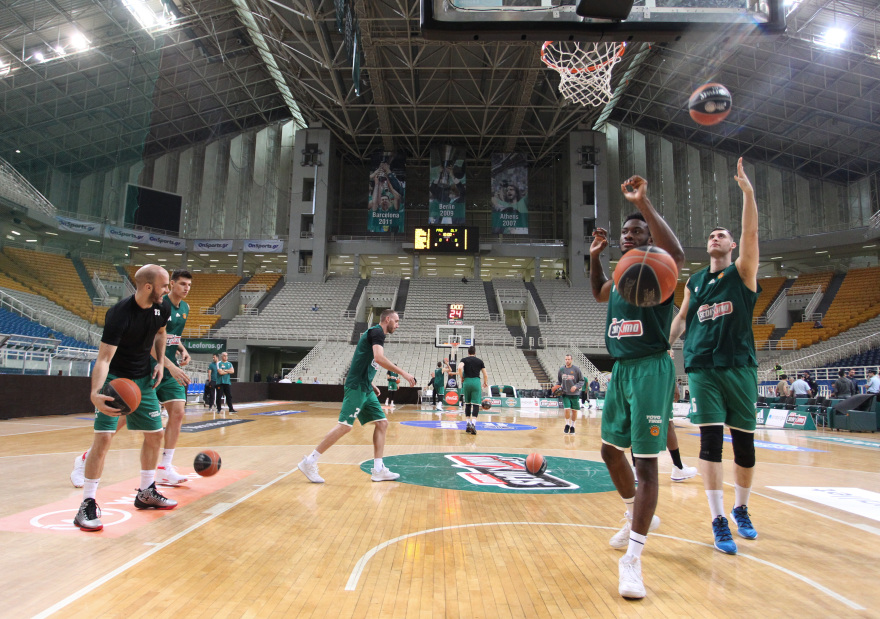 Φωτογραφίες: Ο Παναθηναϊκός πήγε στο γήπεδο και περίμενε τον Ολυμπιακό, που δεν κατέβηκε ποτέ...