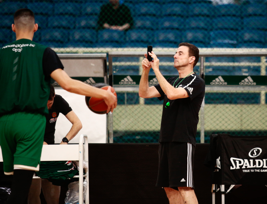 Φωτογραφίες: Ο Παναθηναϊκός πήγε στο γήπεδο και περίμενε τον Ολυμπιακό, που δεν κατέβηκε ποτέ...