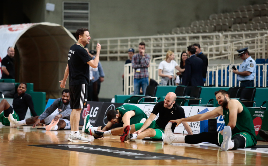 Φωτογραφίες: Ο Παναθηναϊκός πήγε στο γήπεδο και περίμενε τον Ολυμπιακό, που δεν κατέβηκε ποτέ...