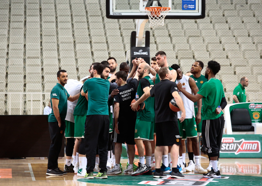 Φωτογραφίες: Ο Παναθηναϊκός πήγε στο γήπεδο και περίμενε τον Ολυμπιακό, που δεν κατέβηκε ποτέ...